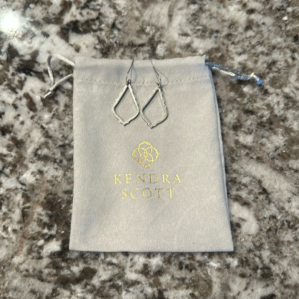 Kendra Scott Sophia Drop Earrings in Silver - bag included!